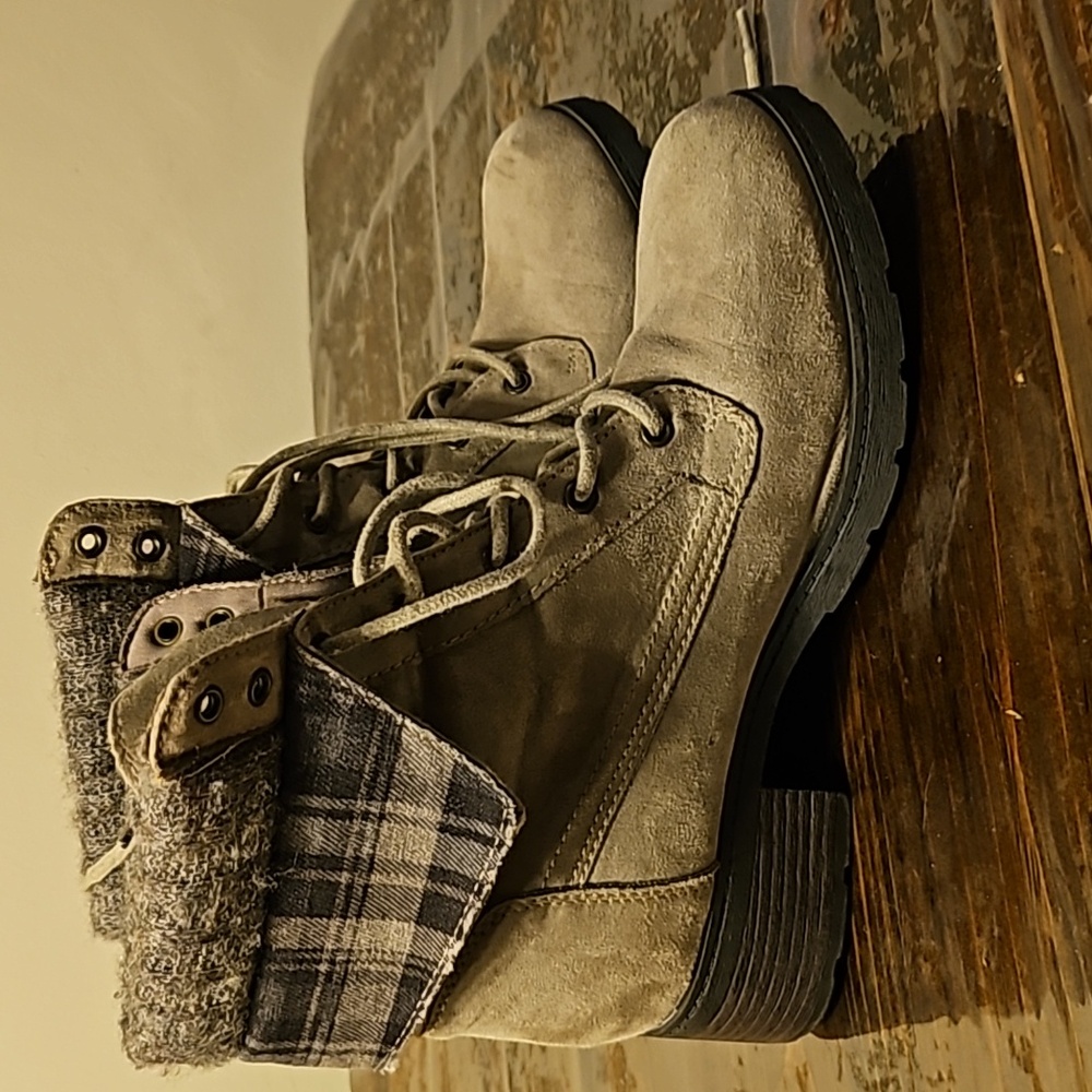 Brash women's winter boots roots with flannel cuffs, size 9 1/2